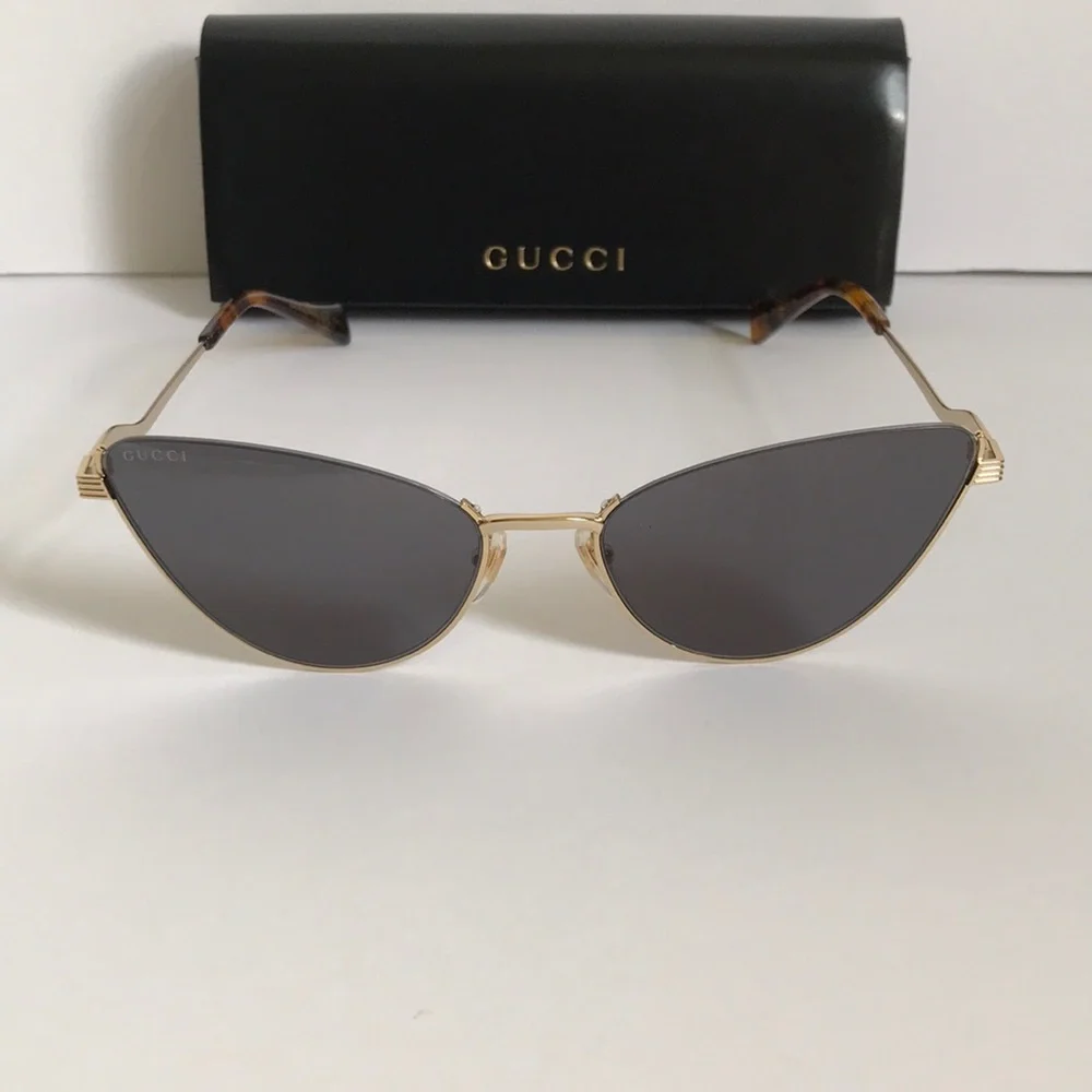 New Authentic Gucci Gg1006s Women's Cat Eye Sunglasses in Gold with Gray Lenses